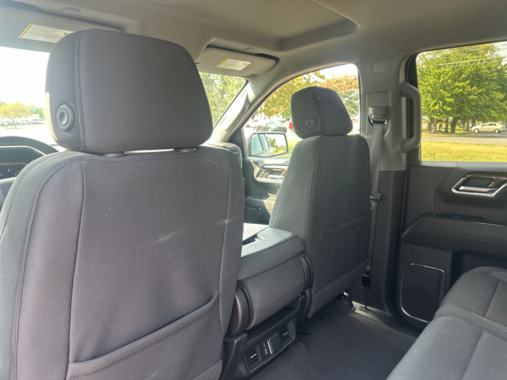 Vehicle photo 17
