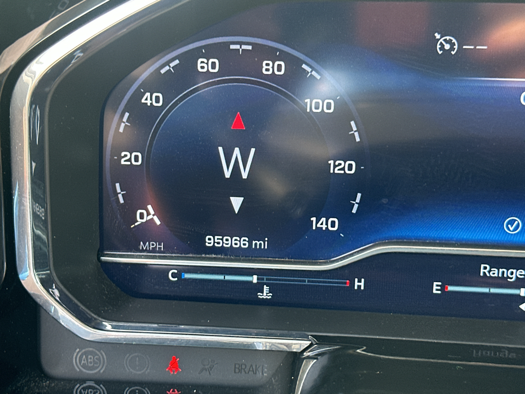 Vehicle photo 26