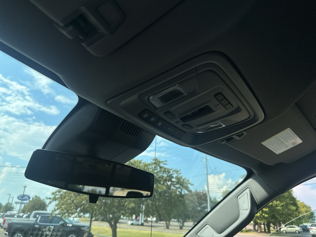 Vehicle photo 29