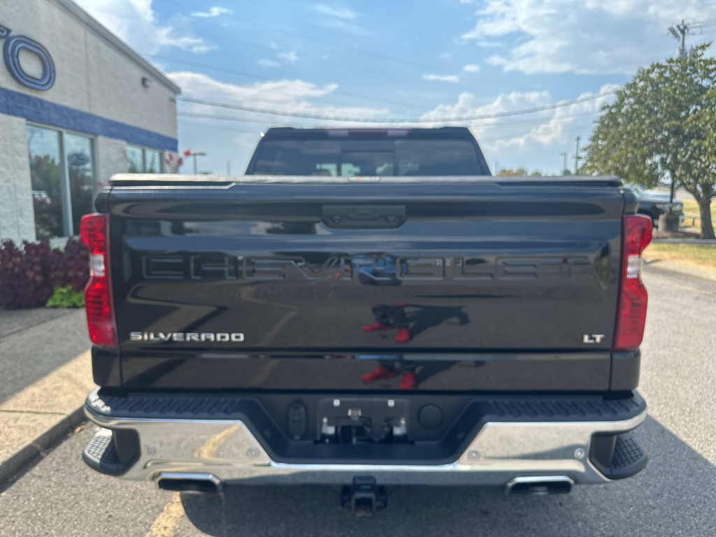 Vehicle photo 5