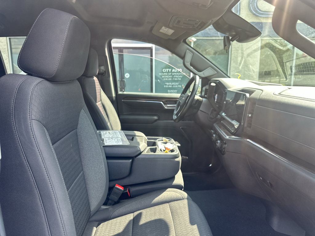 Vehicle photo 10