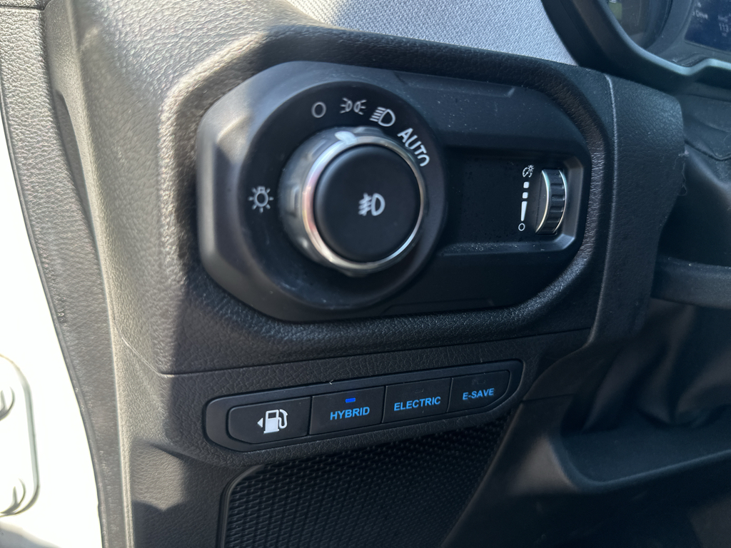 Vehicle photo 14