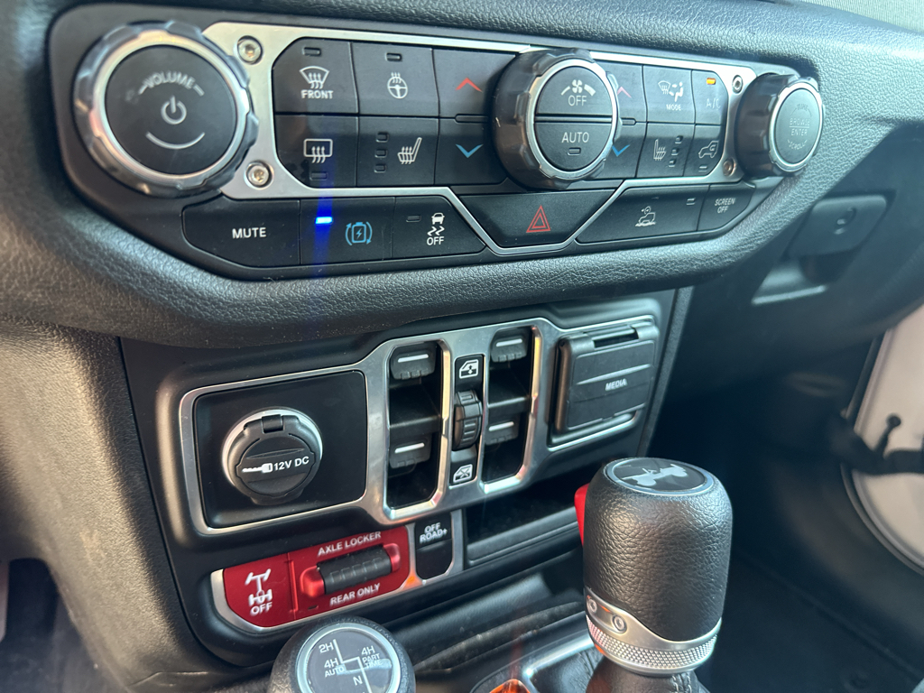 Vehicle photo 21