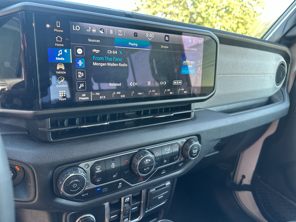 Vehicle photo 20