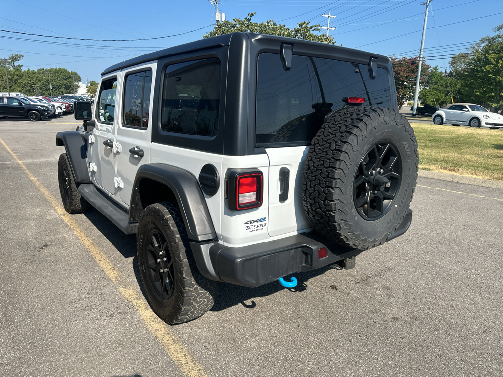 Vehicle photo 6