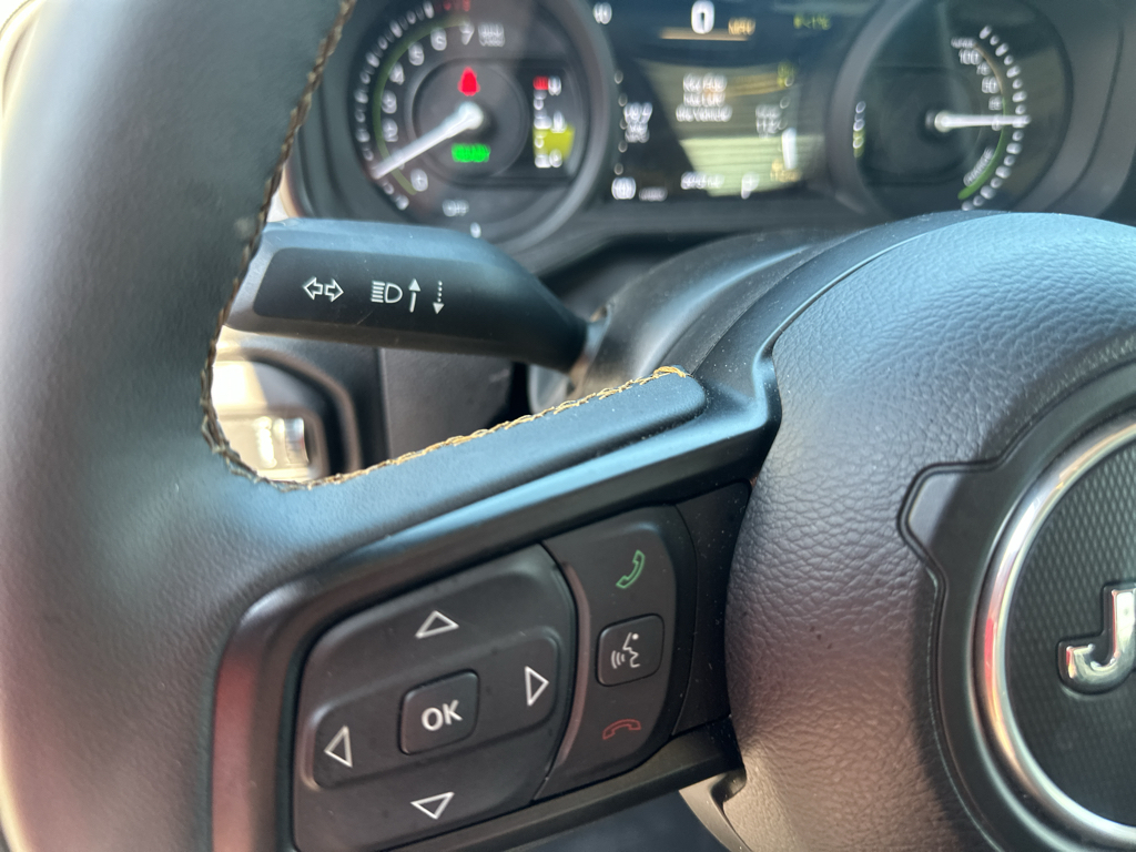 Vehicle photo 16