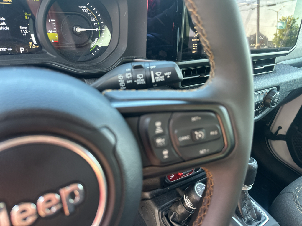 Vehicle photo 17