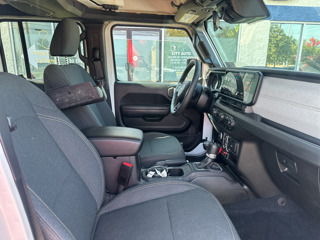 Vehicle photo 10