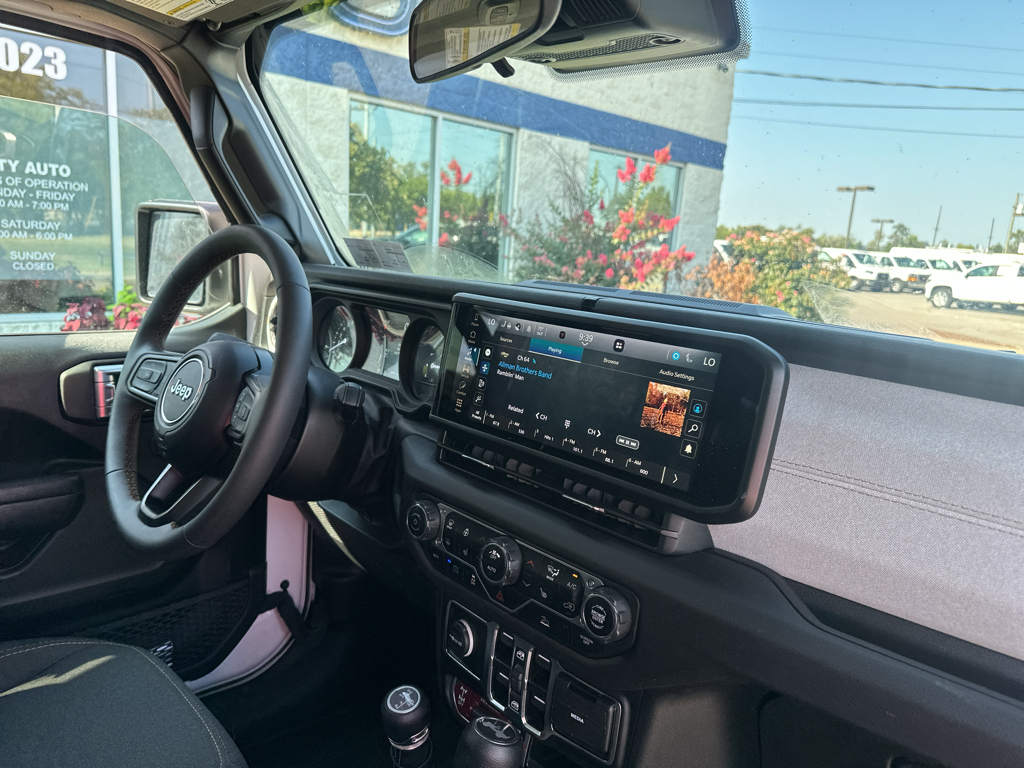 Vehicle photo 11
