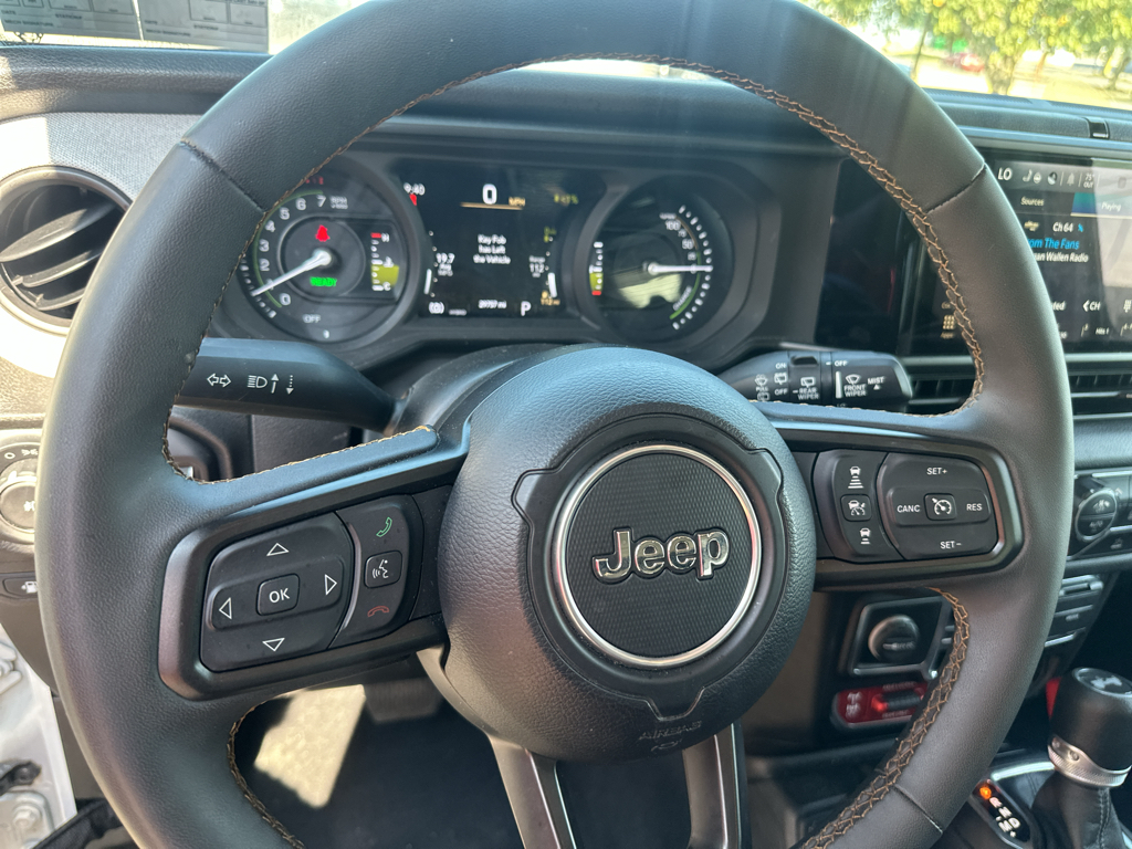 Vehicle photo 15