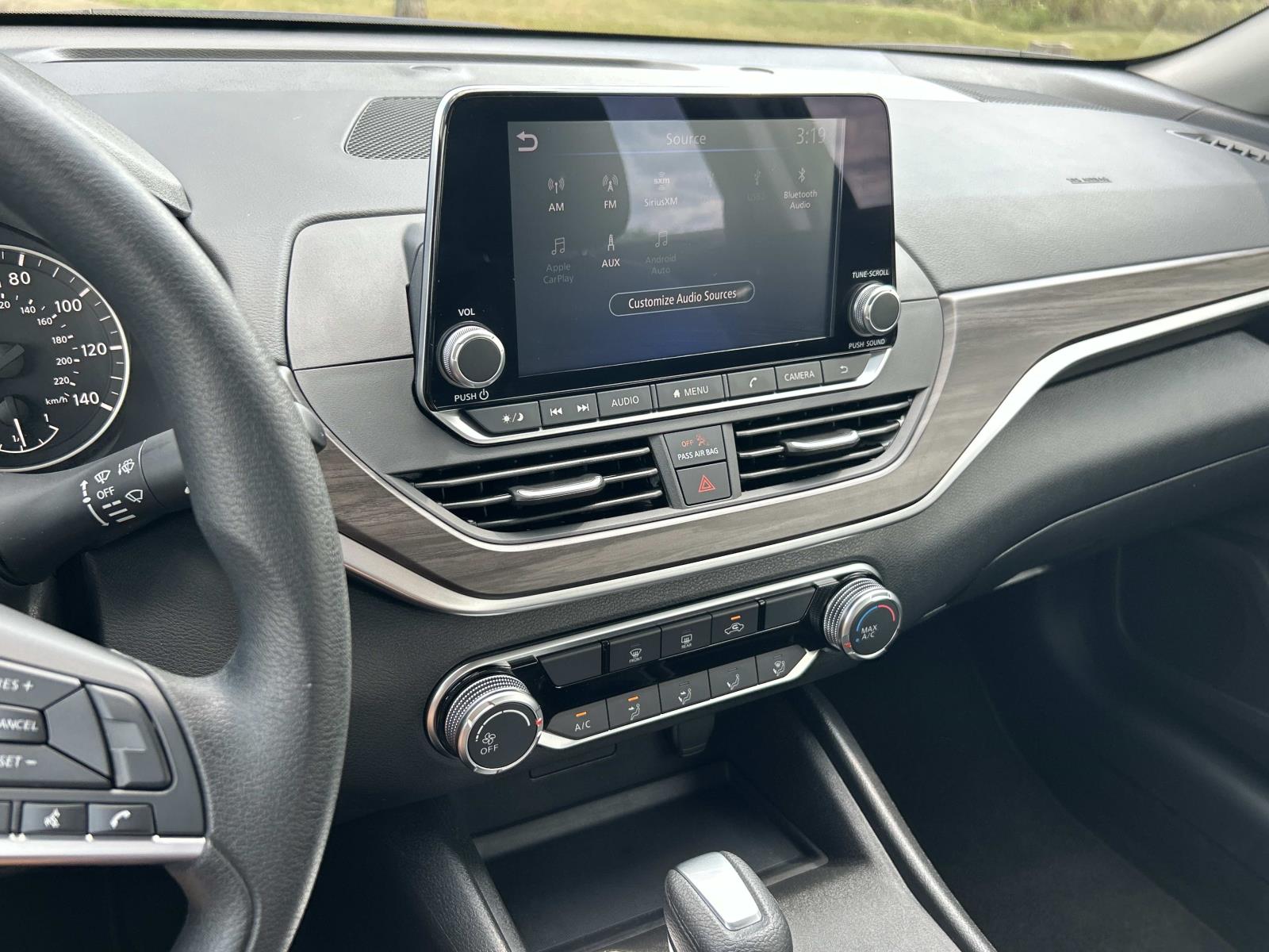 Vehicle photo 27