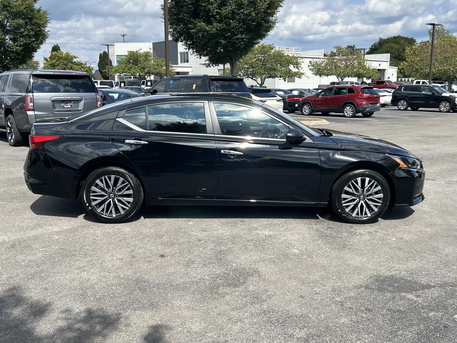 Vehicle photo 2