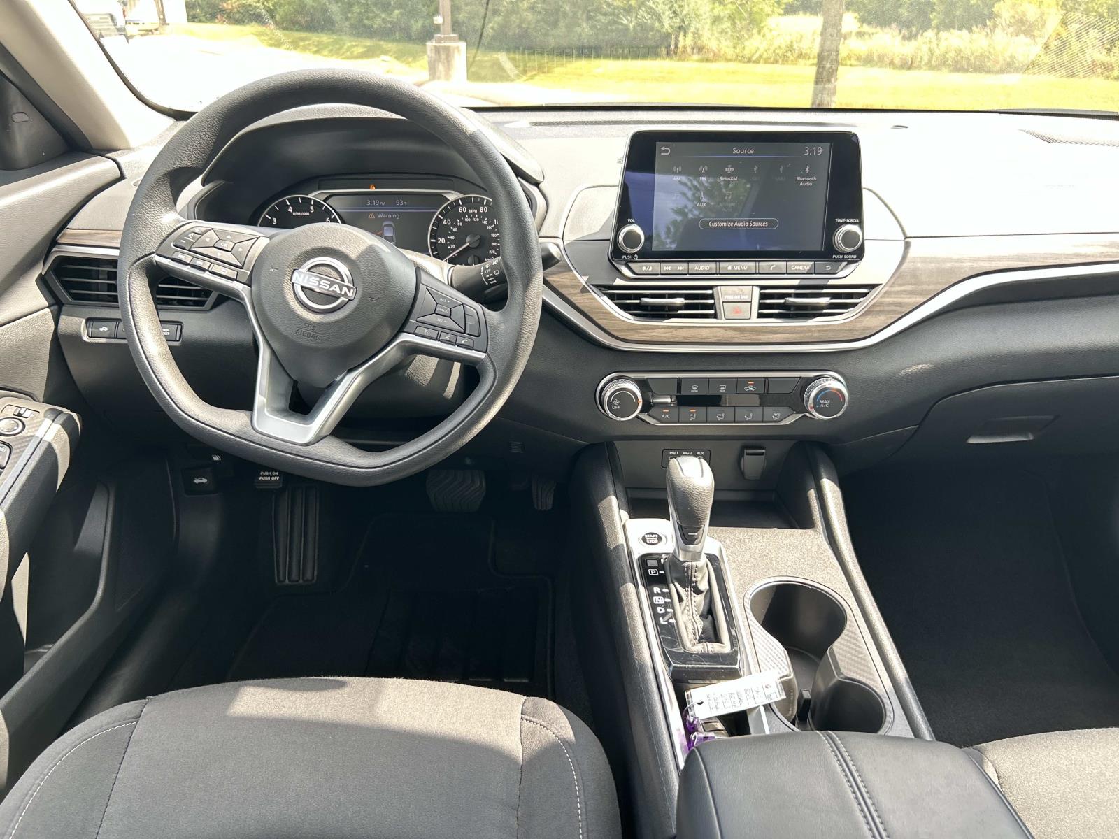 Vehicle photo 17