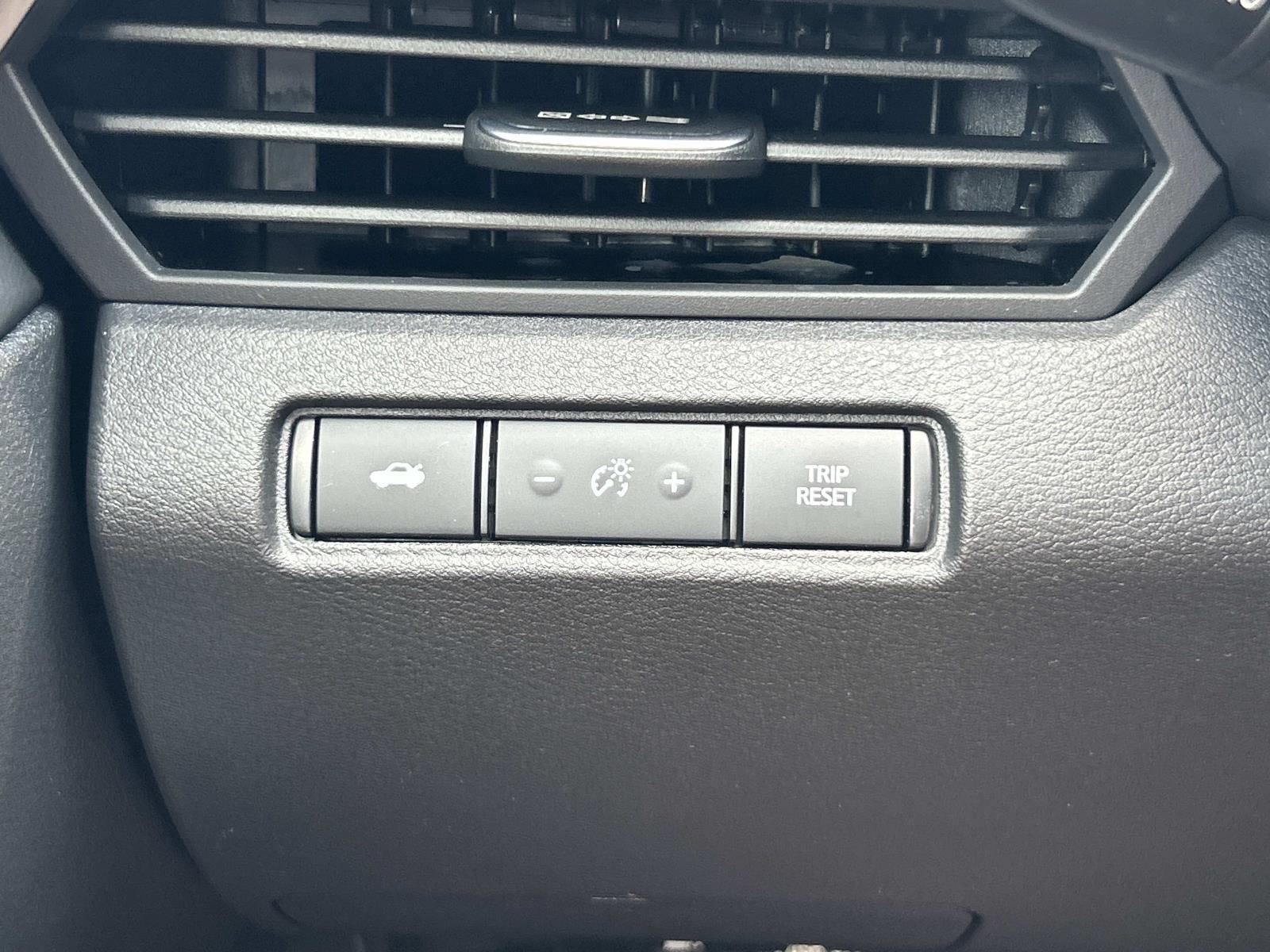 Vehicle photo 34