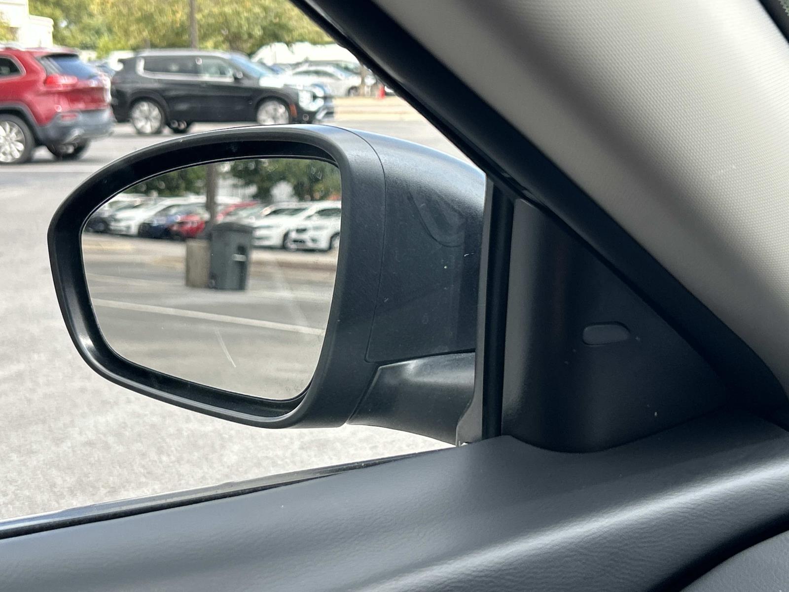 Vehicle photo 26