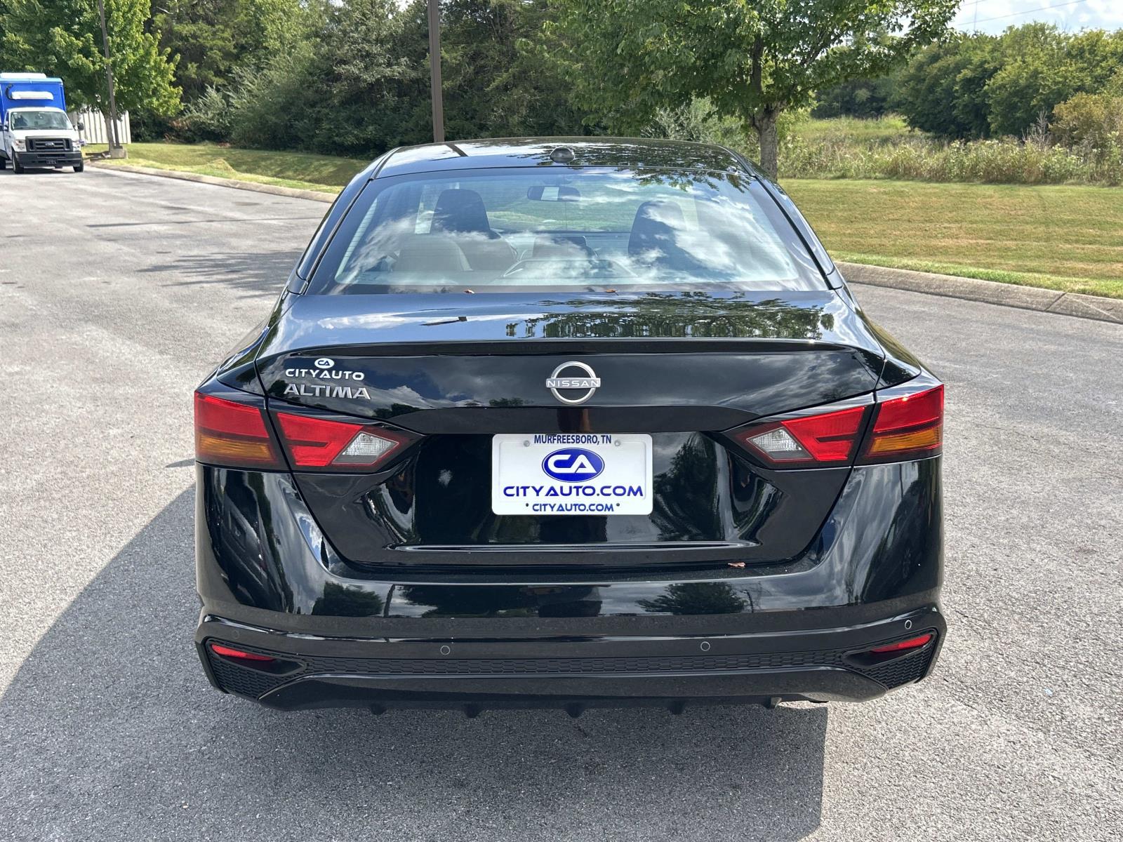 Vehicle photo 4