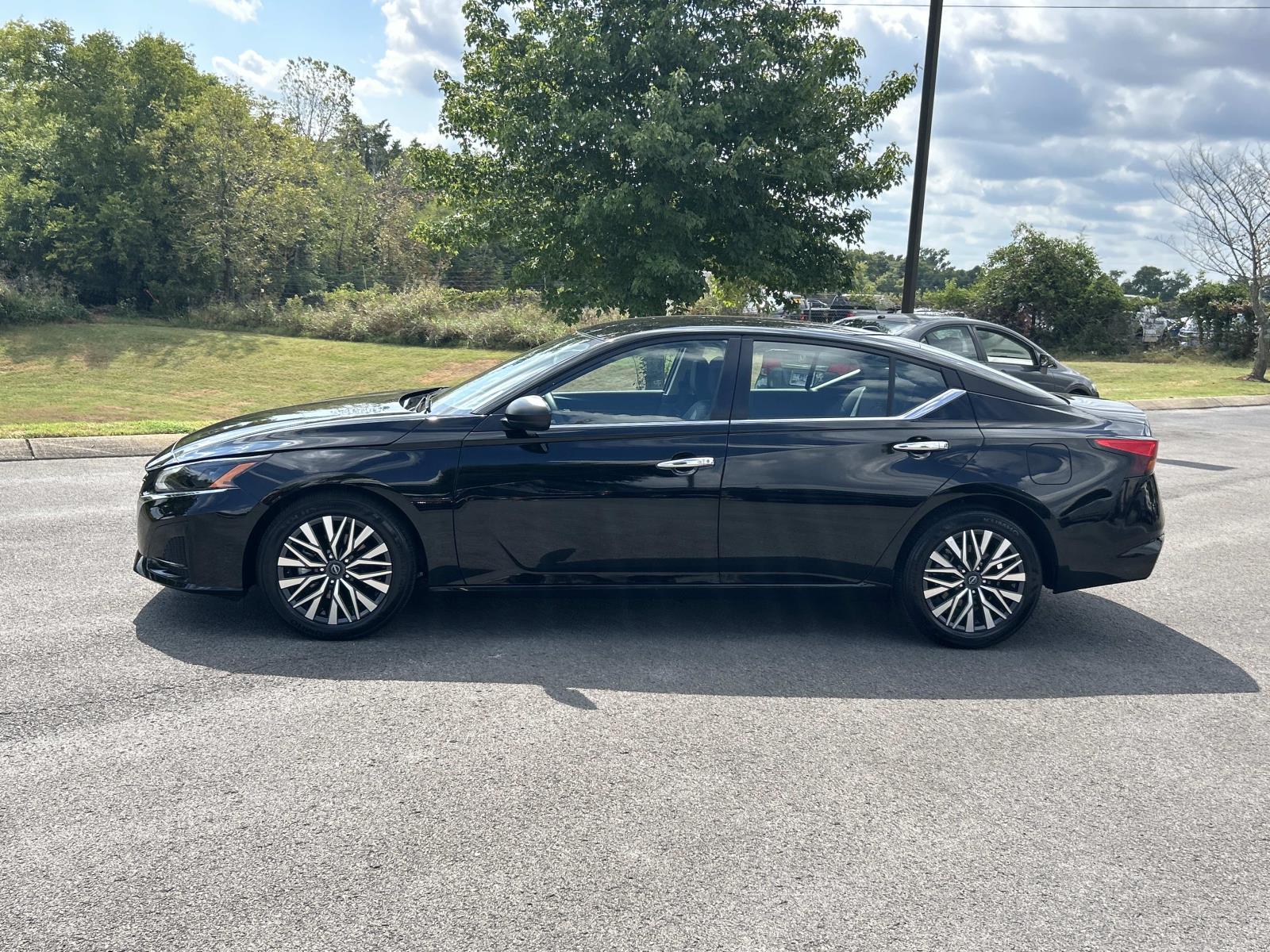 Vehicle photo 7