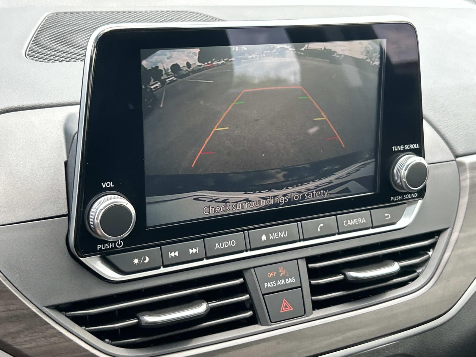 Vehicle photo 29