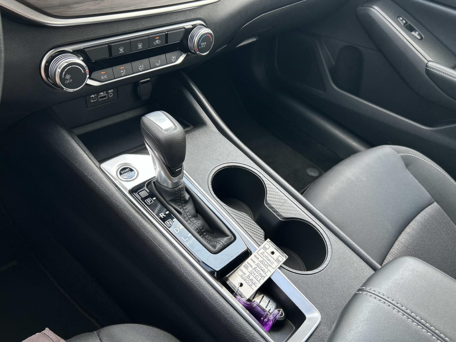 Vehicle photo 30