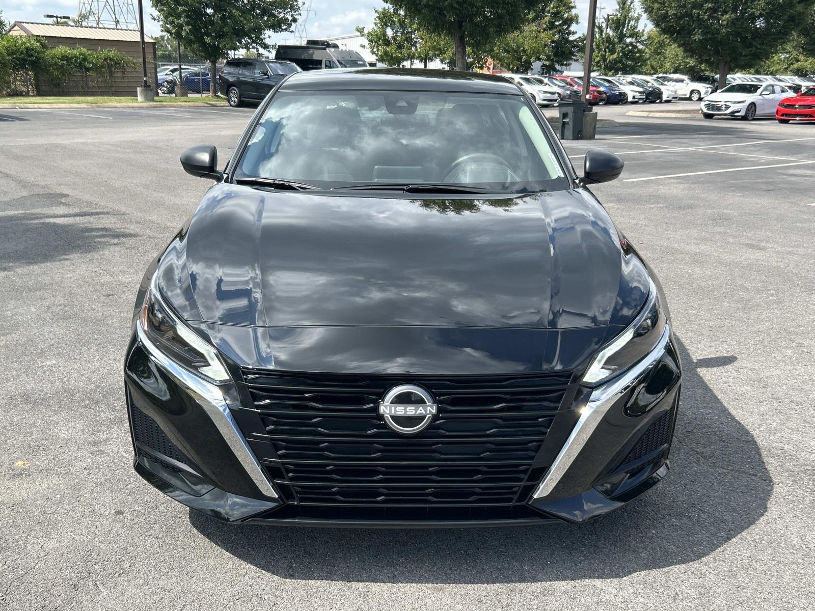 Vehicle photo 10