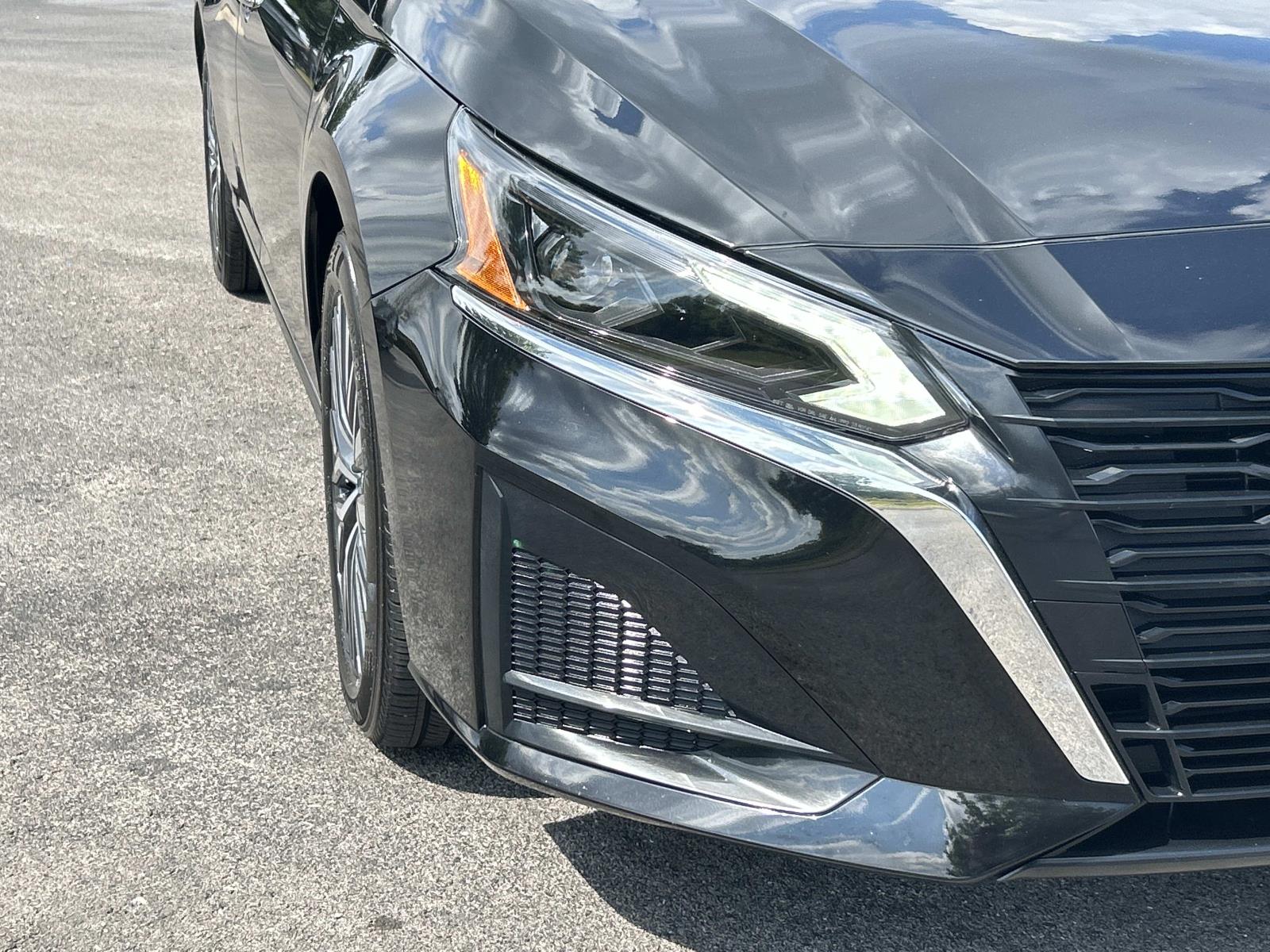 Vehicle photo 11
