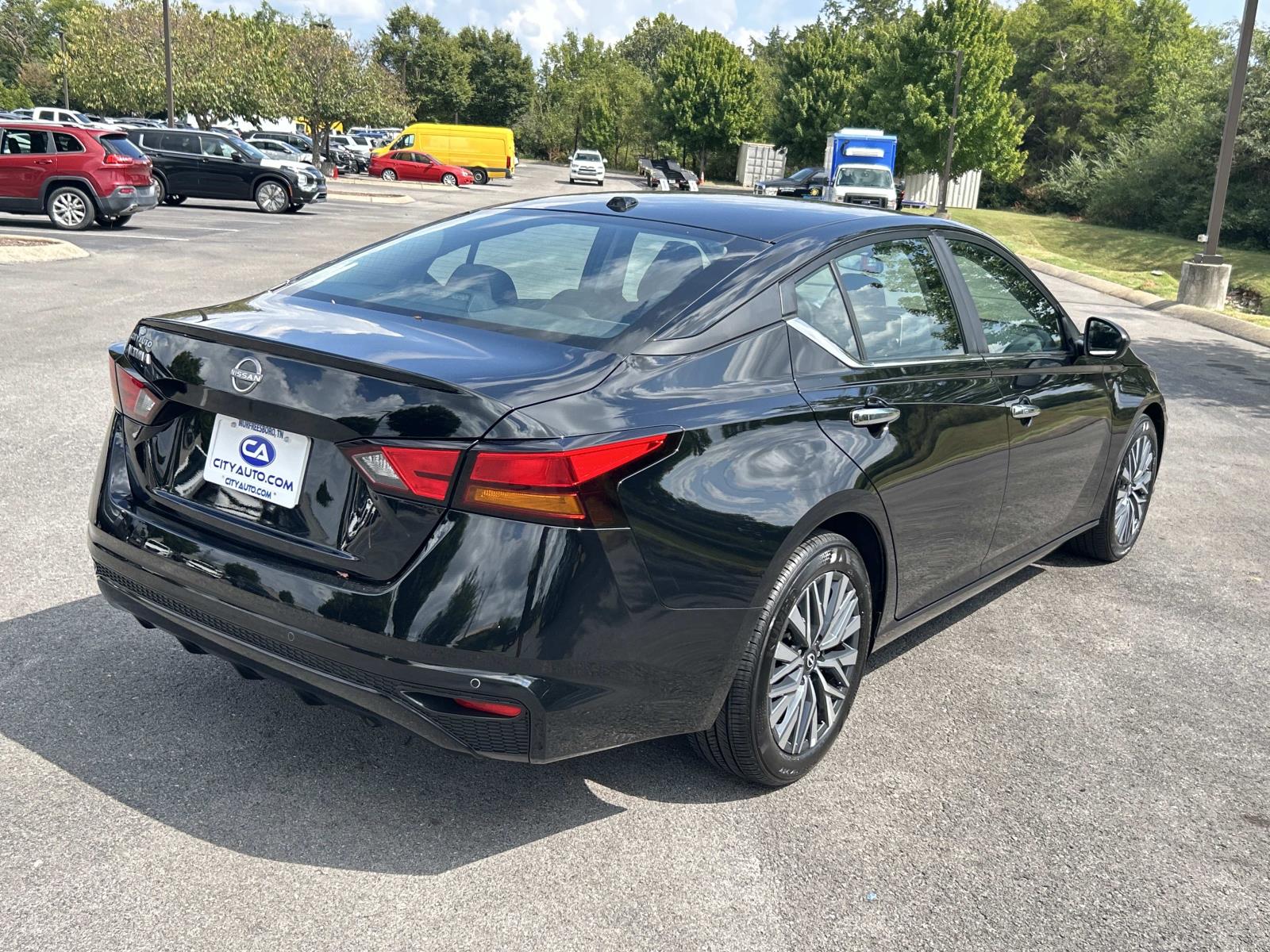 Vehicle photo 3