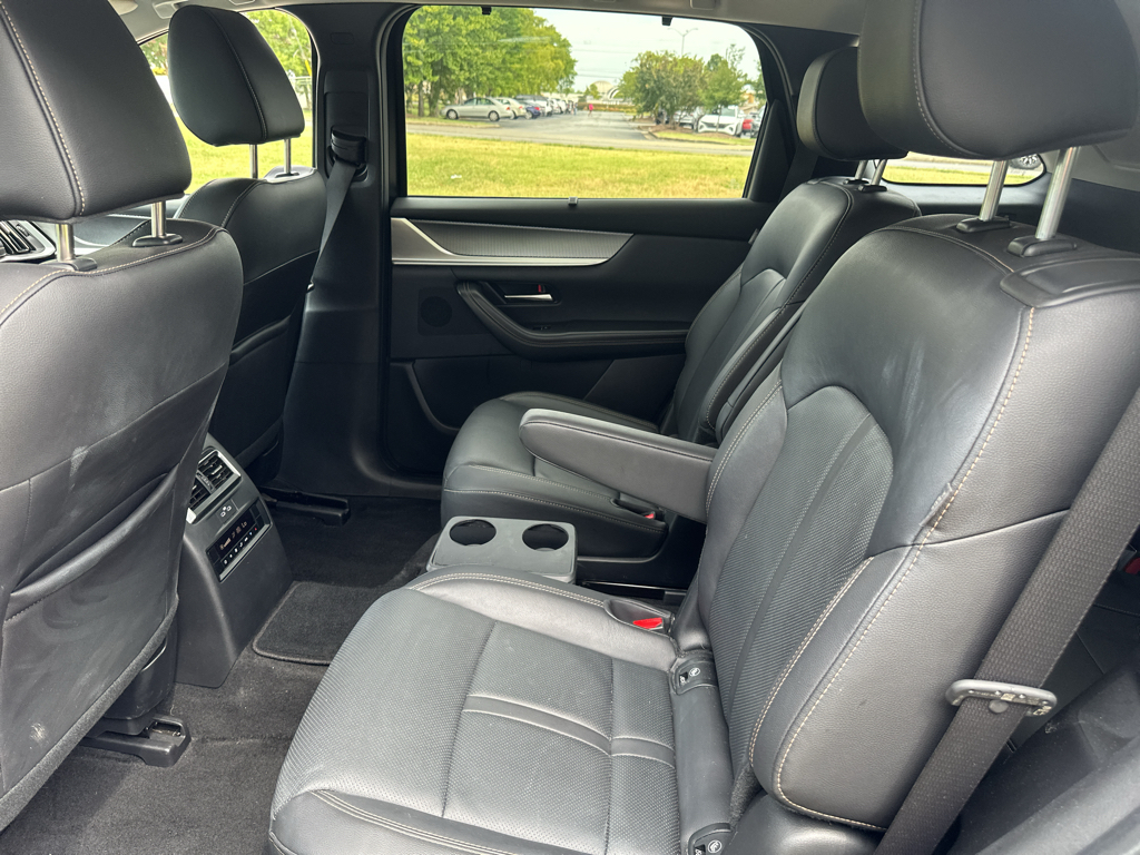 Vehicle photo 17