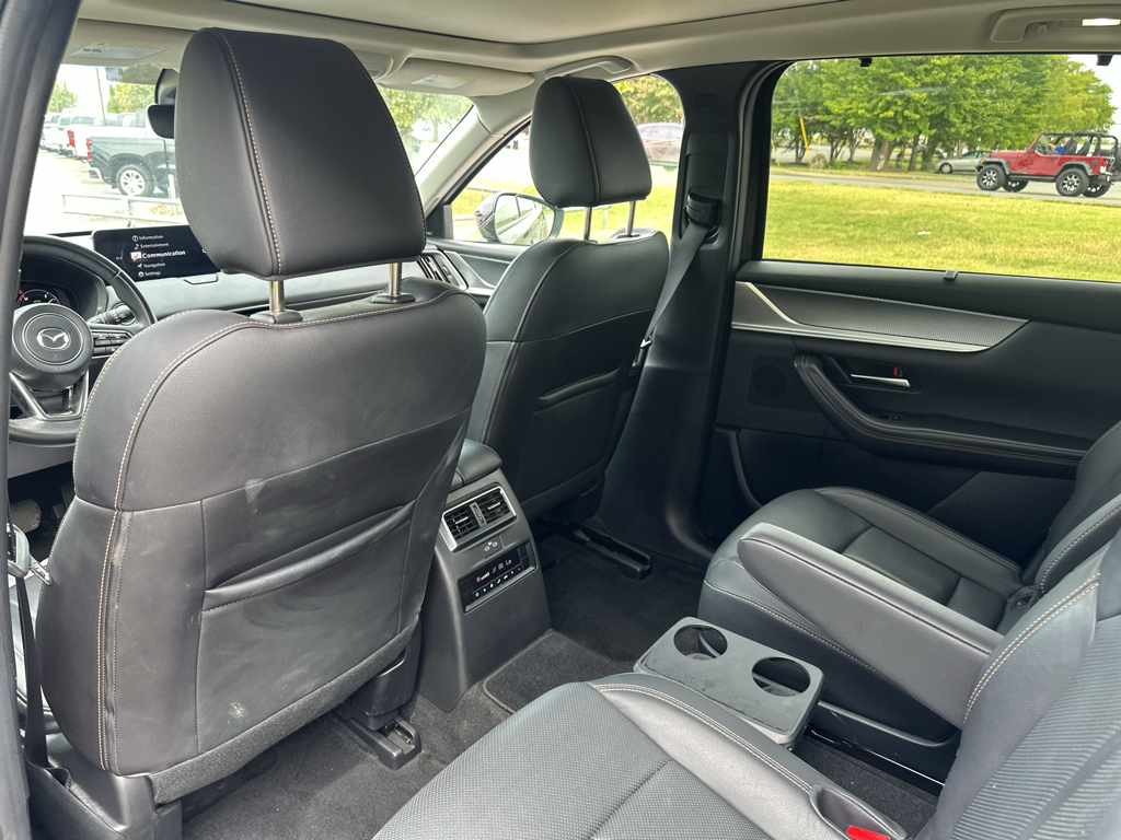 Vehicle photo 18