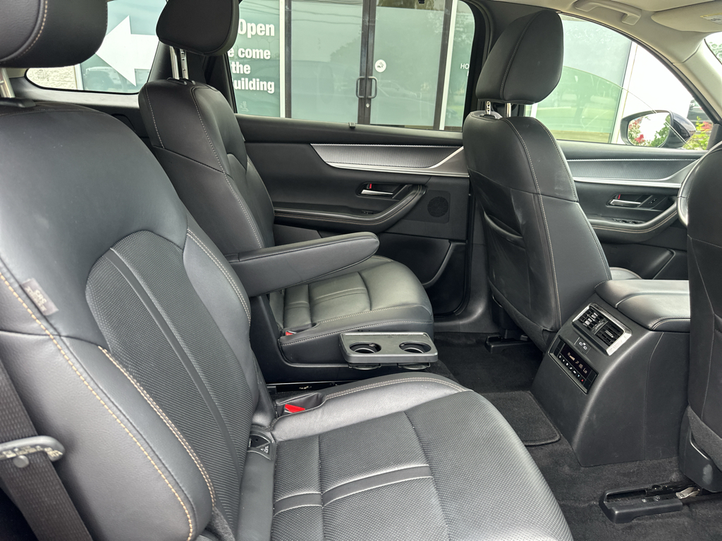 Vehicle photo 13