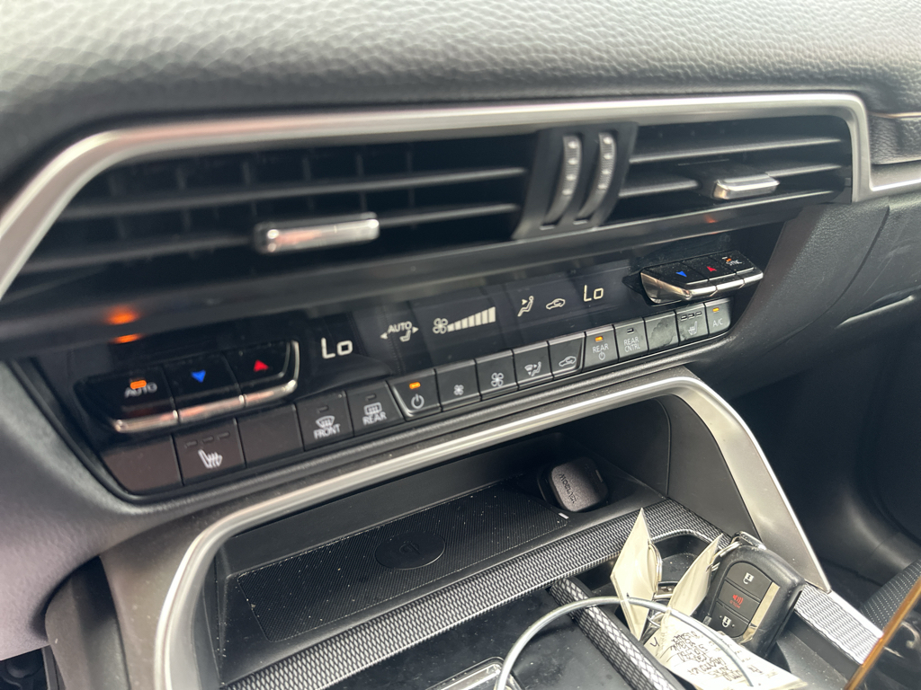 Vehicle photo 30