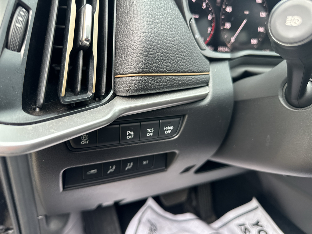 Vehicle photo 23