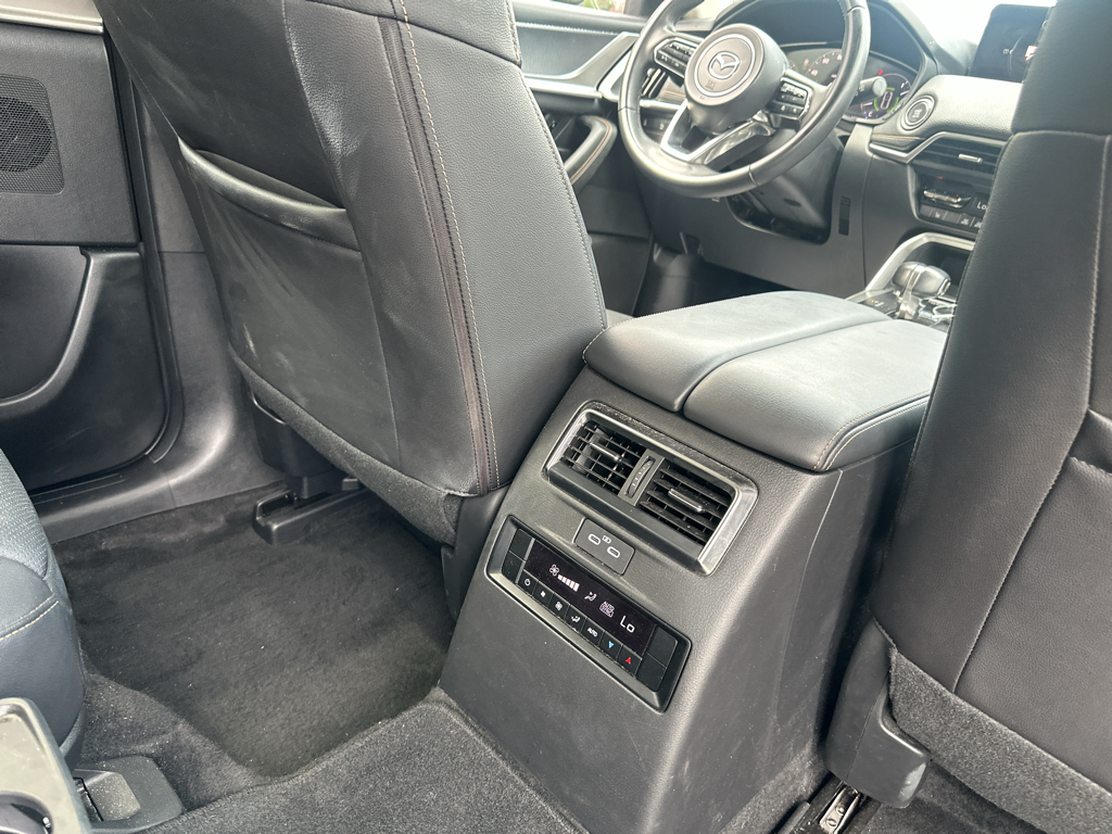 Vehicle photo 14