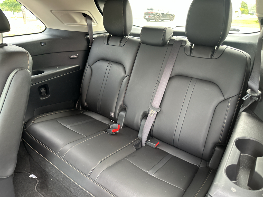 Vehicle photo 19