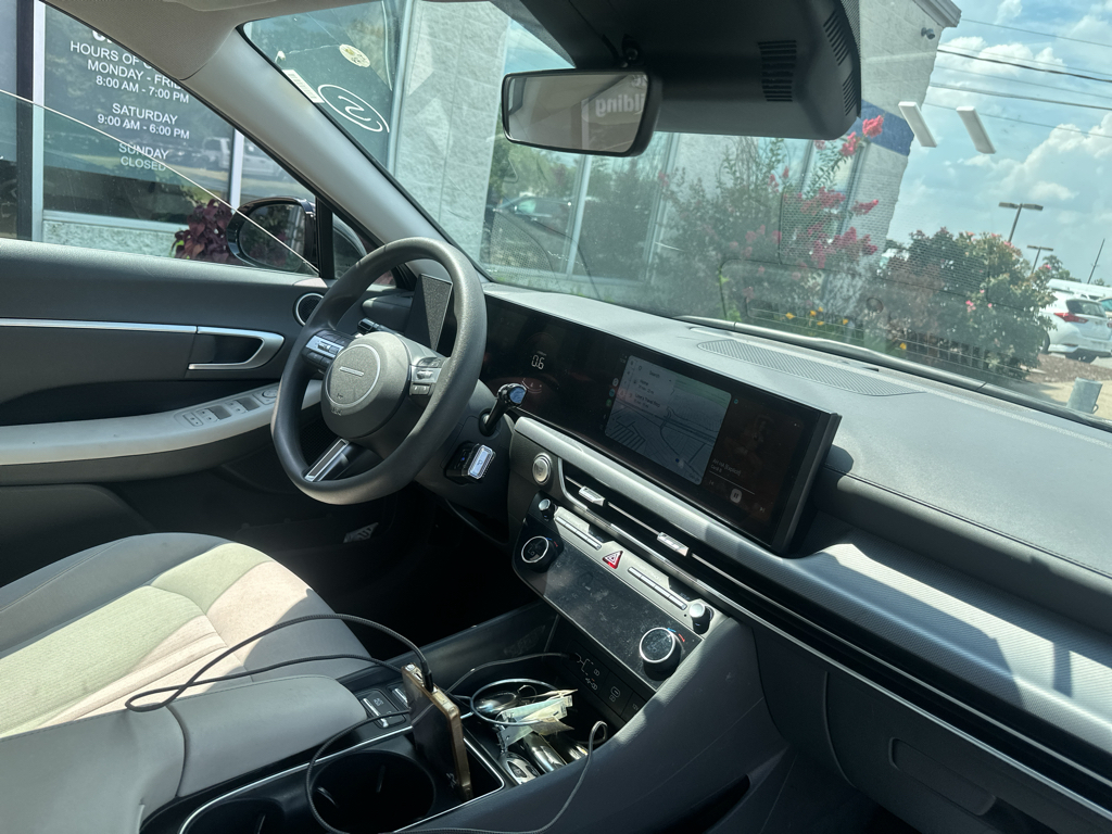 Vehicle photo 11