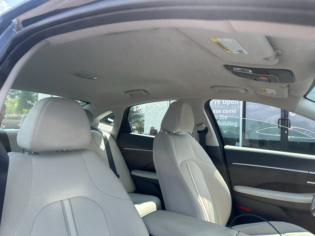 Vehicle photo 12