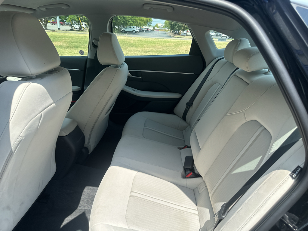 Vehicle photo 16