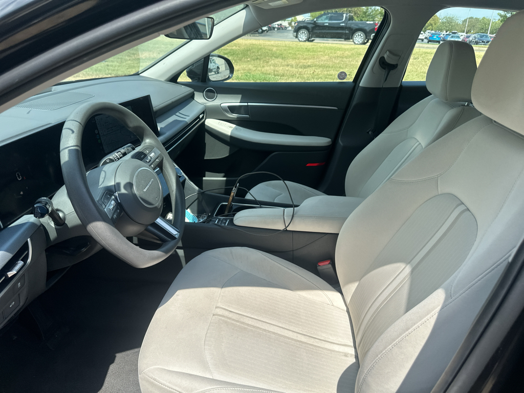 Vehicle photo 18