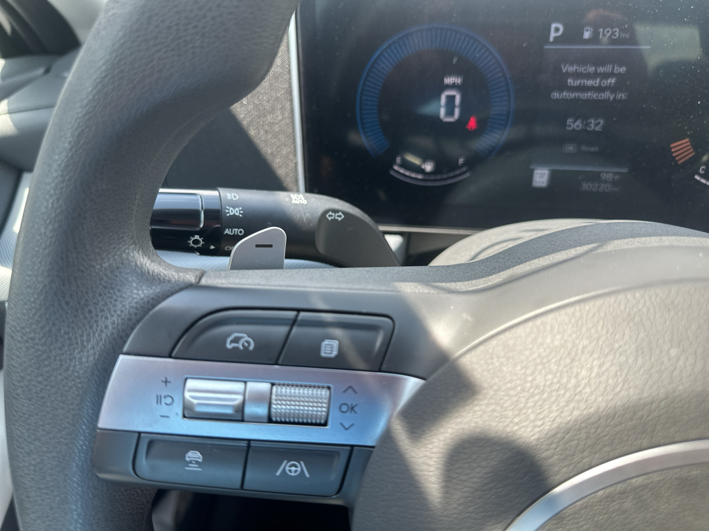 Vehicle photo 23
