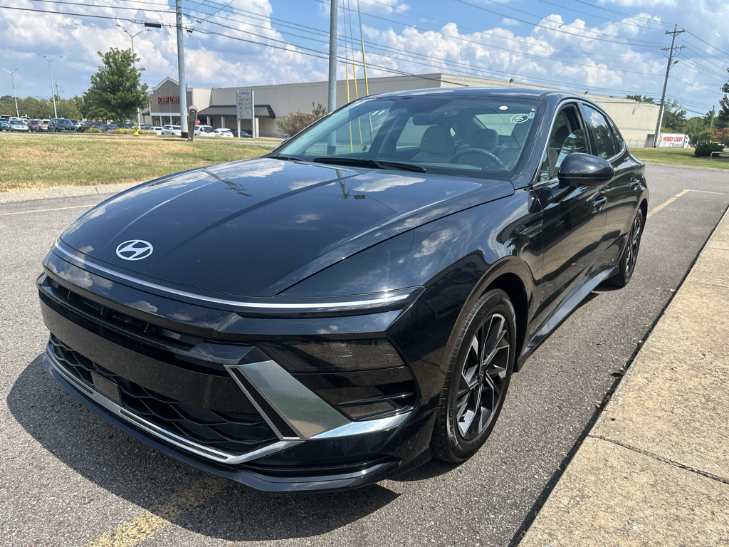 Vehicle photo 8