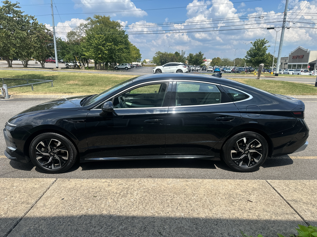 Vehicle photo 7