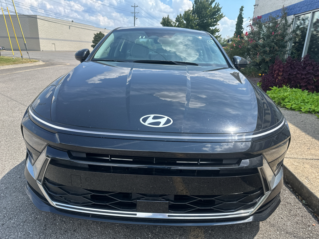 Vehicle photo 9