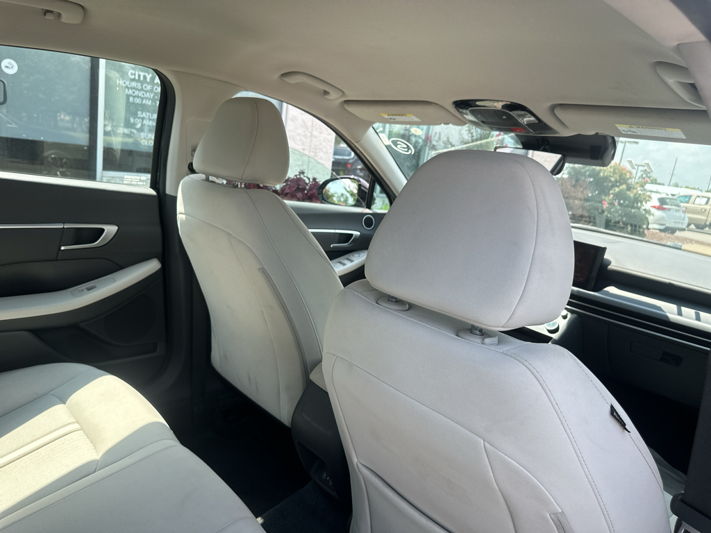Vehicle photo 14