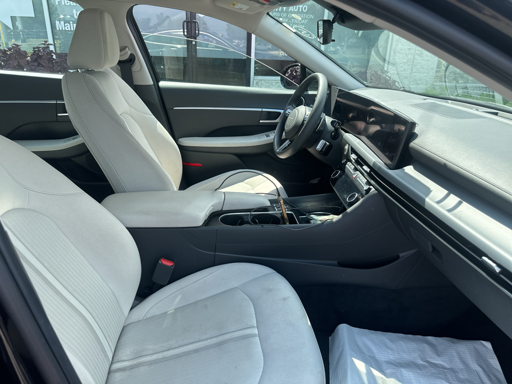 Vehicle photo 10