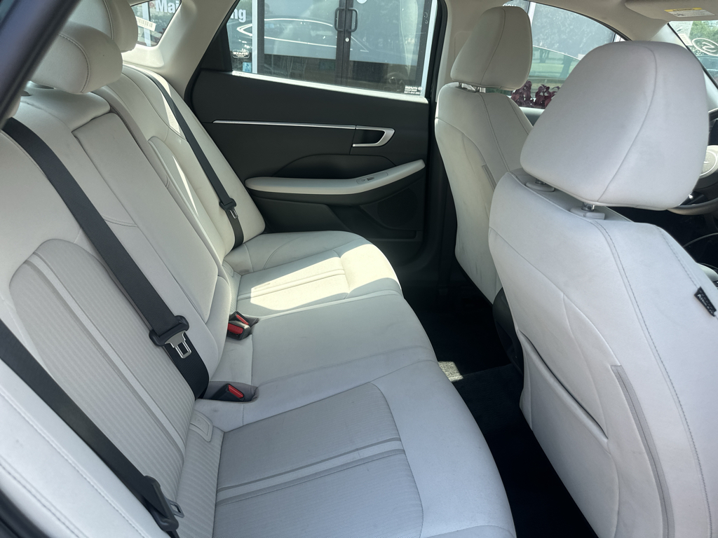 Vehicle photo 13