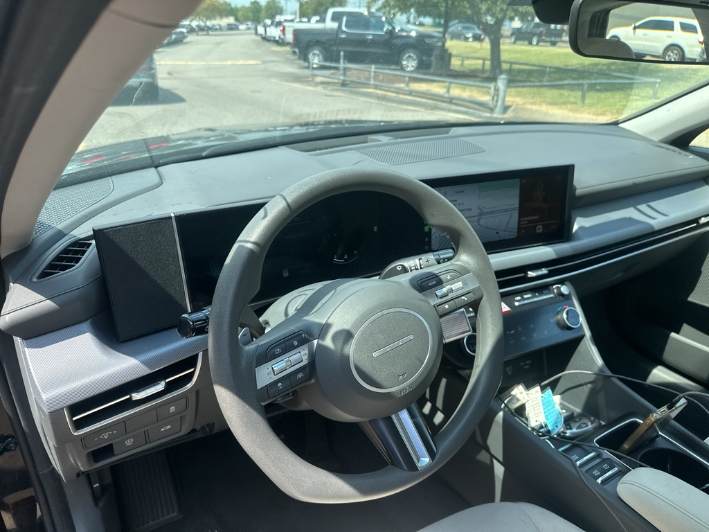 Vehicle photo 19
