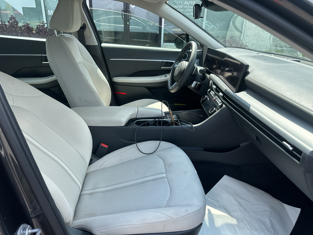 Vehicle photo 10