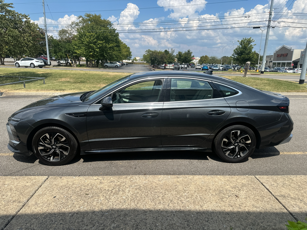 Vehicle photo 7