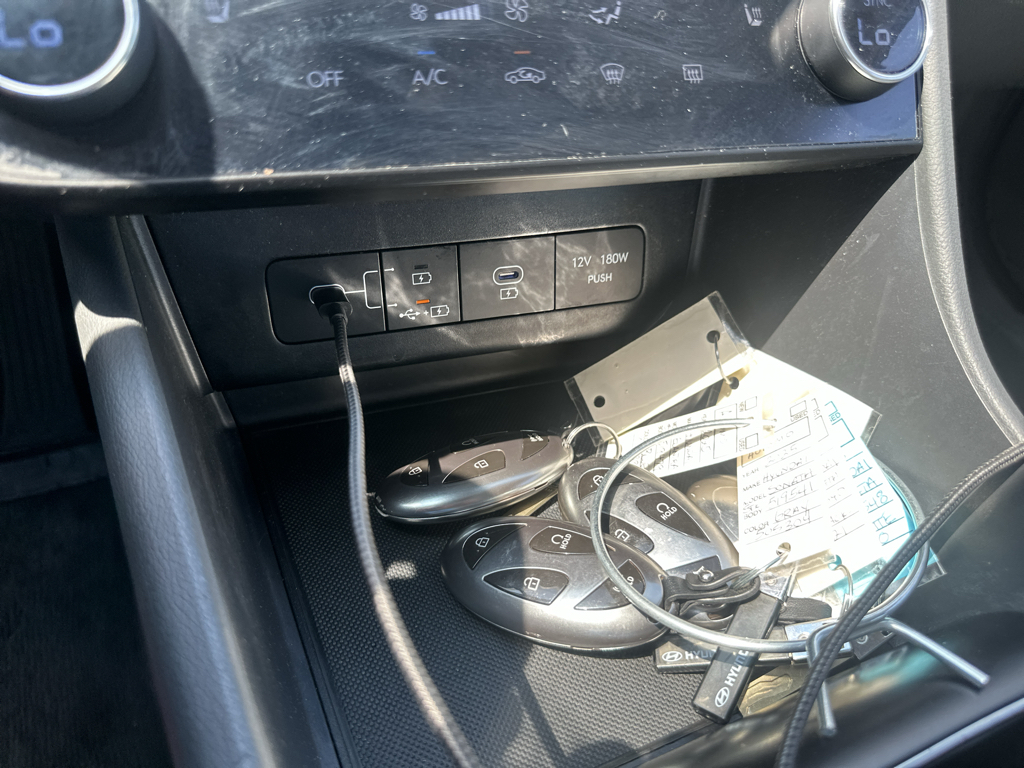 Vehicle photo 29