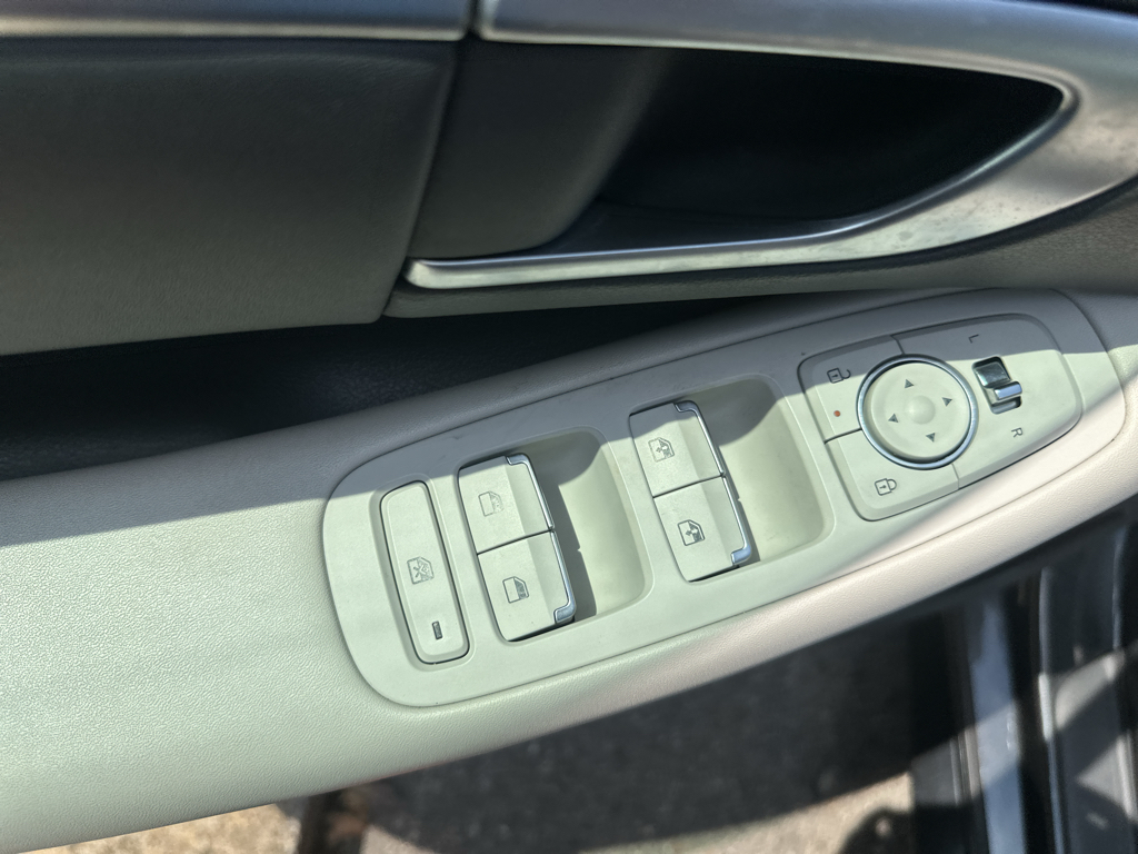 Vehicle photo 20