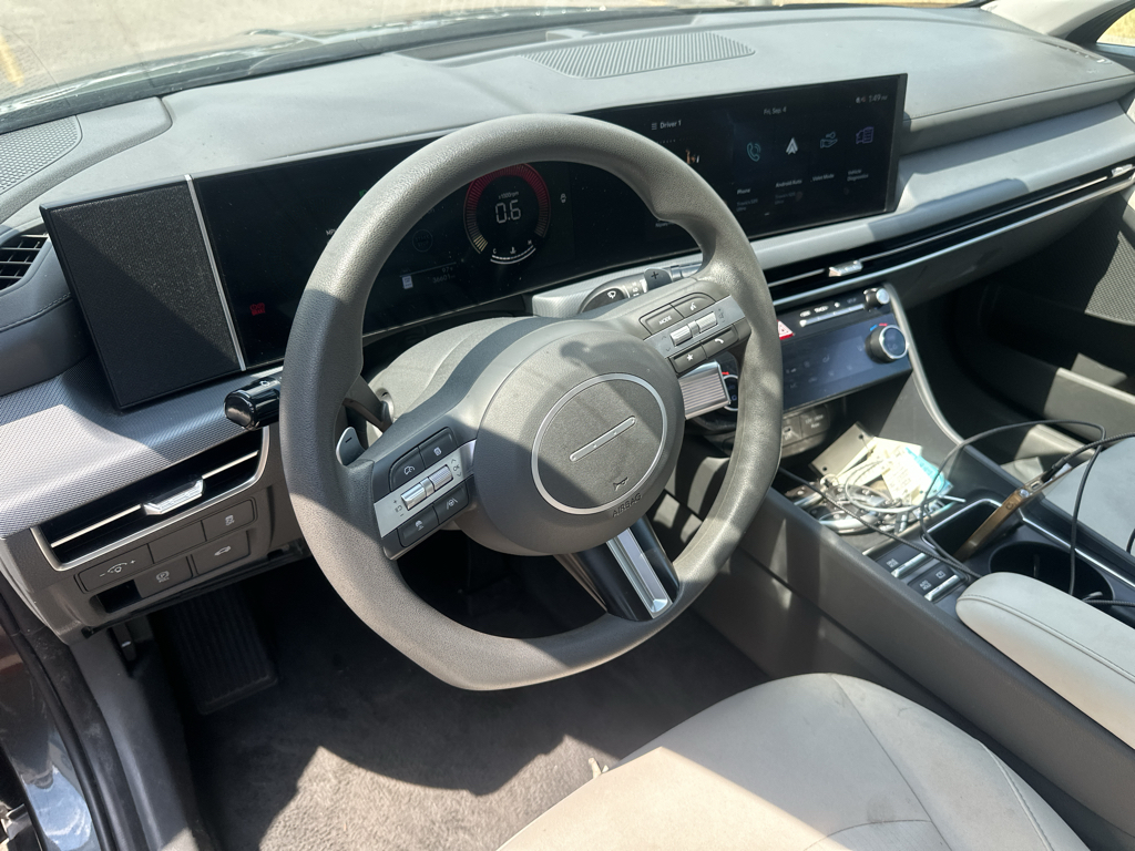 Vehicle photo 19